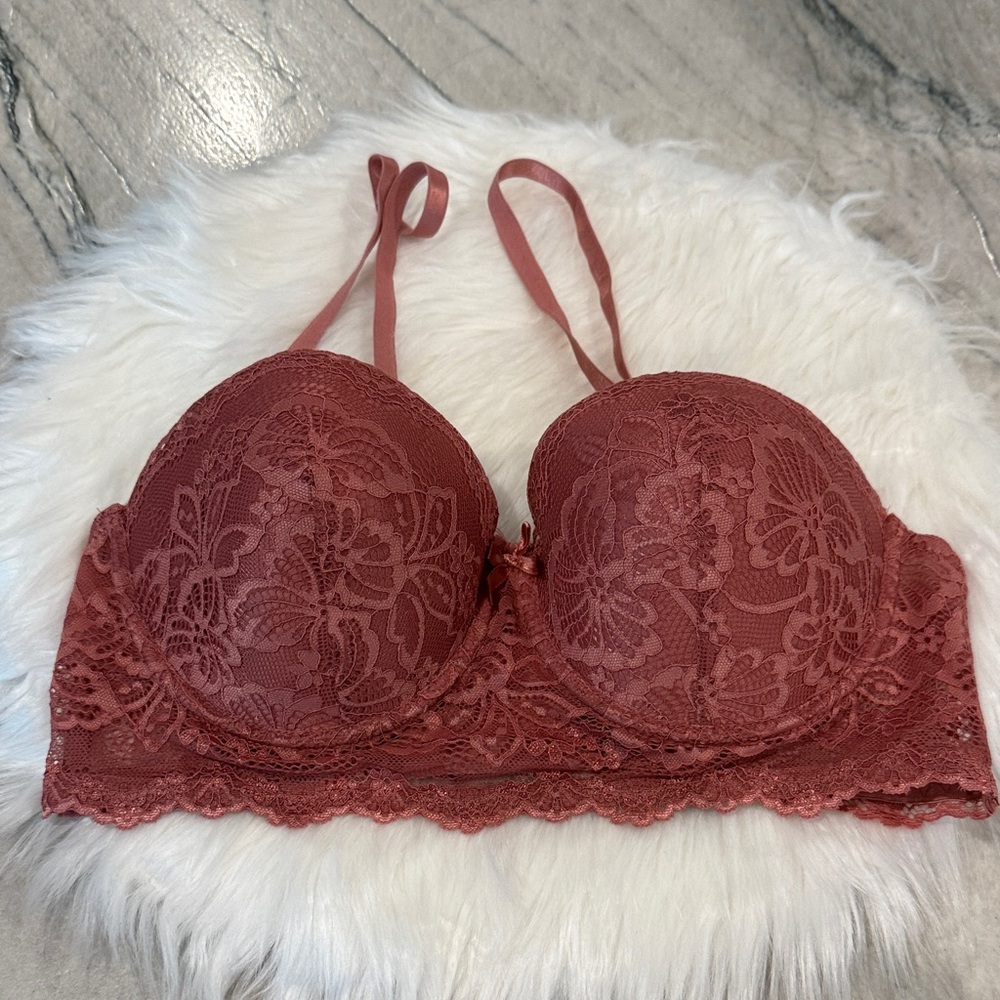 Convertible lightly Elegant Lace Bra in Rust Red. New, no tags.